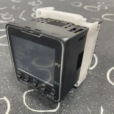 OMRON E5CD-CX2A6M-000 | 48x48mm PID Controller, 4-20mA Output, 100-240V AC