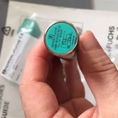 Flush 8mm Inductive Proximity Sensor NBB8-18GM60-A2-V1 PNP 4 Wire Complementary