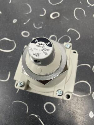 SMC VH43204 | 4/3 Pneumatic Manual Control Valve, VH Series