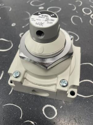 SMC VH43204 | 4/3 Pneumatic Manual Control Valve, VH Series