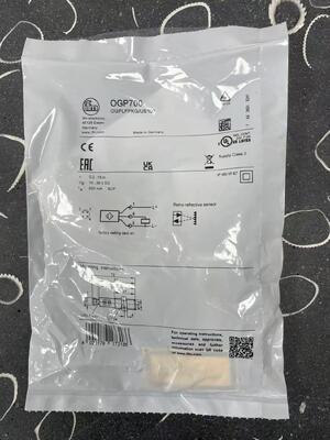 ifm OGP700 Photoelectric Sensor | Retro-Reflective, Red Light, PNP, IP67