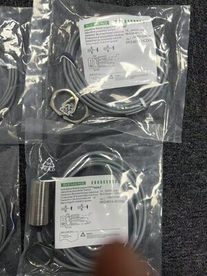 SIEMENS 3RG4014-0CD00 Proximity Sensor | Background Suppression, 50-150mm, PNP, M8, IP67