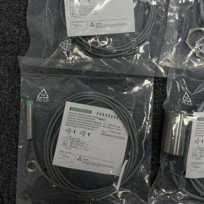 SIEMENS 3RG4014-0CD00 Proximity Sensor | Background Suppression, 50-150mm, PNP, M8, IP67