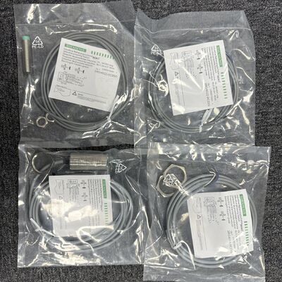 SIEMENS 3RG4014-0CD00 Proximity Sensor | Background Suppression, 50-150mm, PNP, M8, IP67