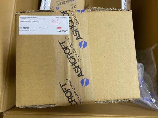 Ashcroft F5503 Gauge | Industrial, 4.5", 0-3000 psi, 316SS, Liquid Filled, 1/2" NPT, Dry Case