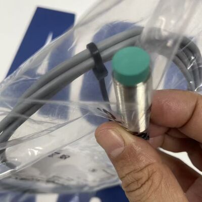  NBN4-12GM40-Z0 Sensor | Cylindrical, M4, 1.2mm, DC 3-Wire, PNP, Short Cable