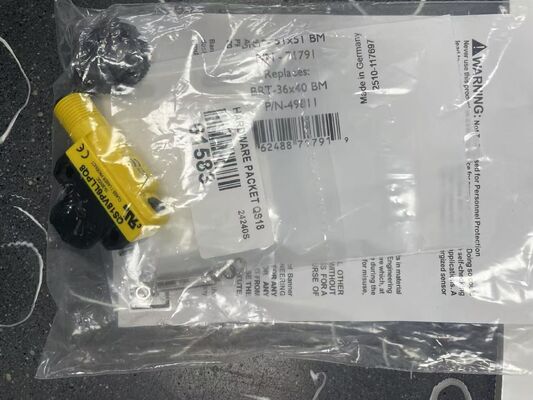 Banner QS18VP6LLPQ8 Laser Sensor | 10m Range, PNP, M18, IP67