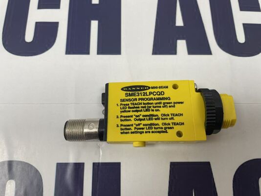 Banner SME312LPCQD Photoelectric Sensor | 1m Polarized Retroreflective, NPN/PNP, M18